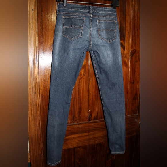 Arizona Ladies/Teen Distressed Ankle Jeans - Picture 7 of 14